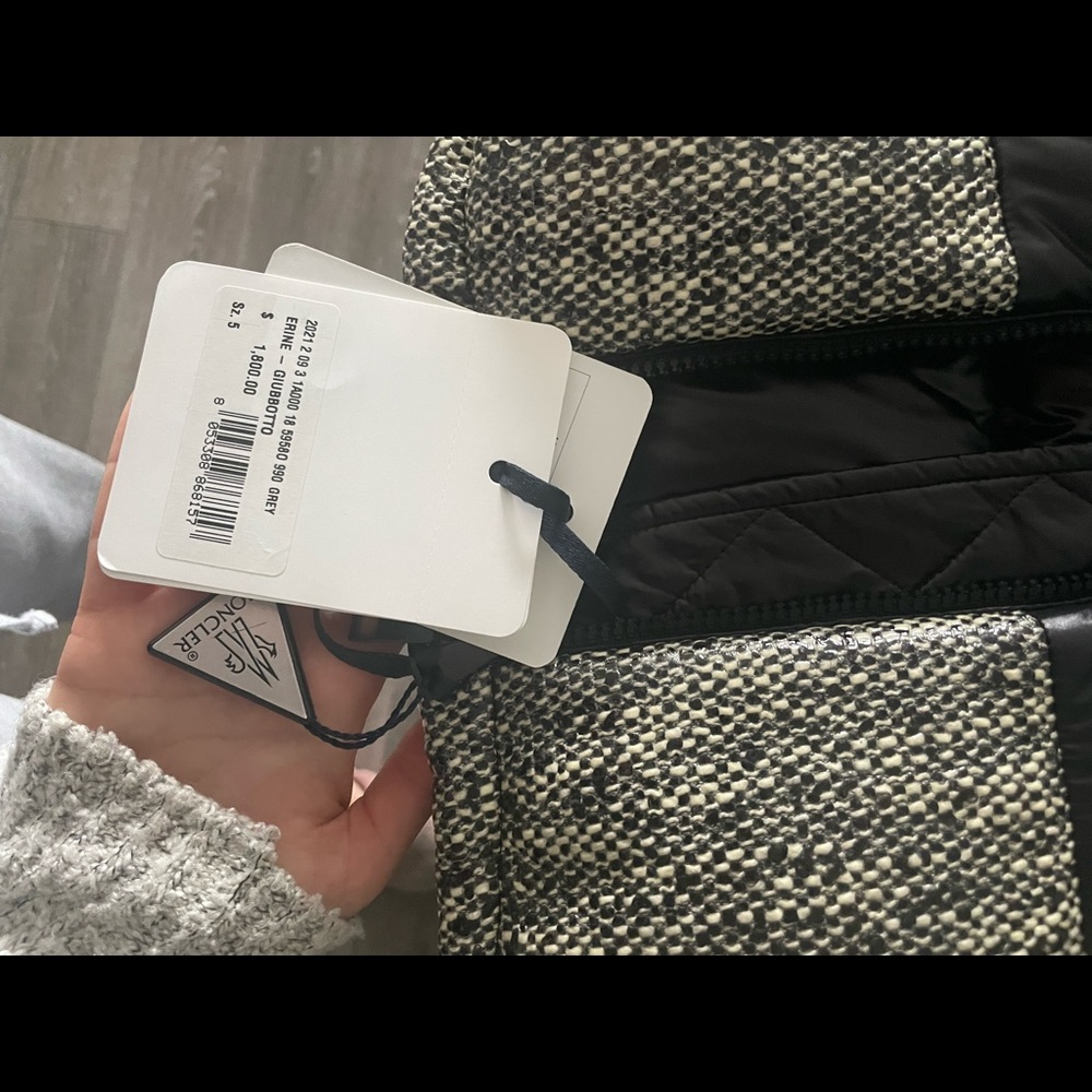 SOLD Moncler Erine Quilted Puffer Jacket - Picture 7 of 16